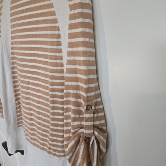 Doe & Rae strip button sleeve top - Picture 2 of 5